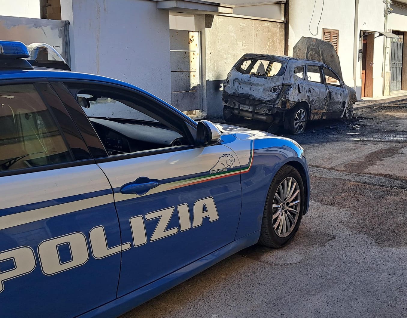 Auto A Fuoco Nella Notte Al Quartiere Grutti Indaga La Polizia Qui Mesagne Quotidiano Web